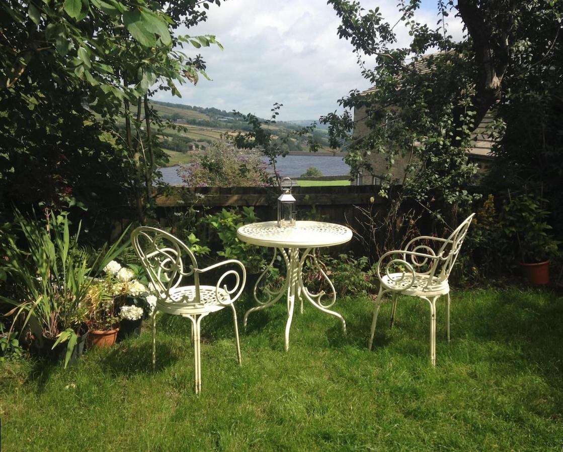 Bijou Cottage In Bronte Country With Wood-Burning Stove & Hot Tub Spa Haworth Exterior photo