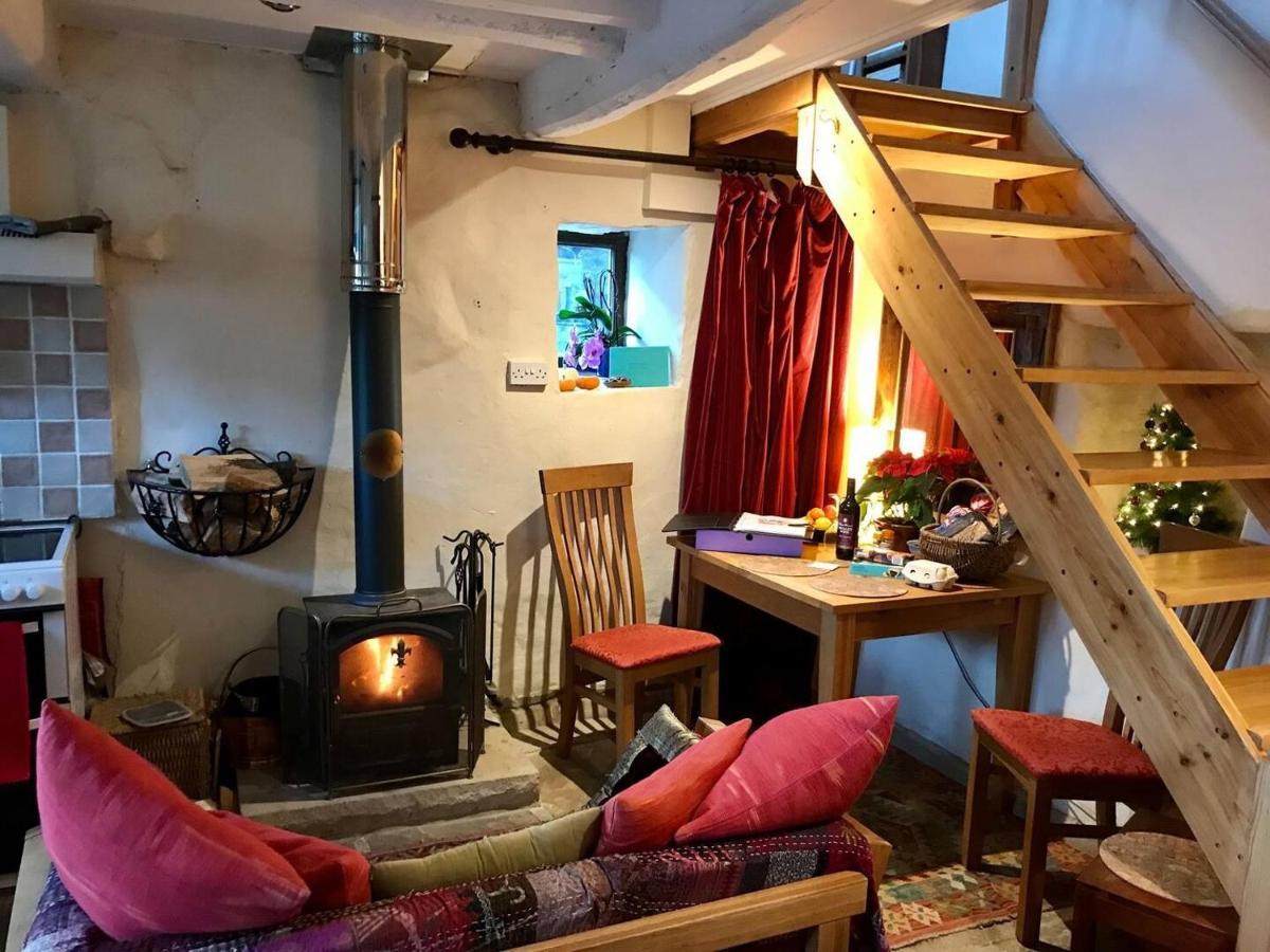 Bijou Cottage In Bronte Country With Wood-Burning Stove & Hot Tub Spa Haworth Exterior photo